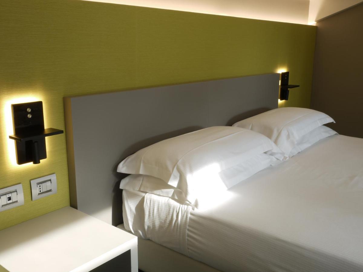 Rb Del Teatro&Apartaments 伊莫拉 外观 照片